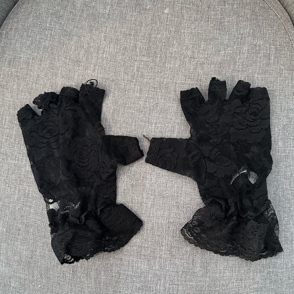 Black Lace Gloves
